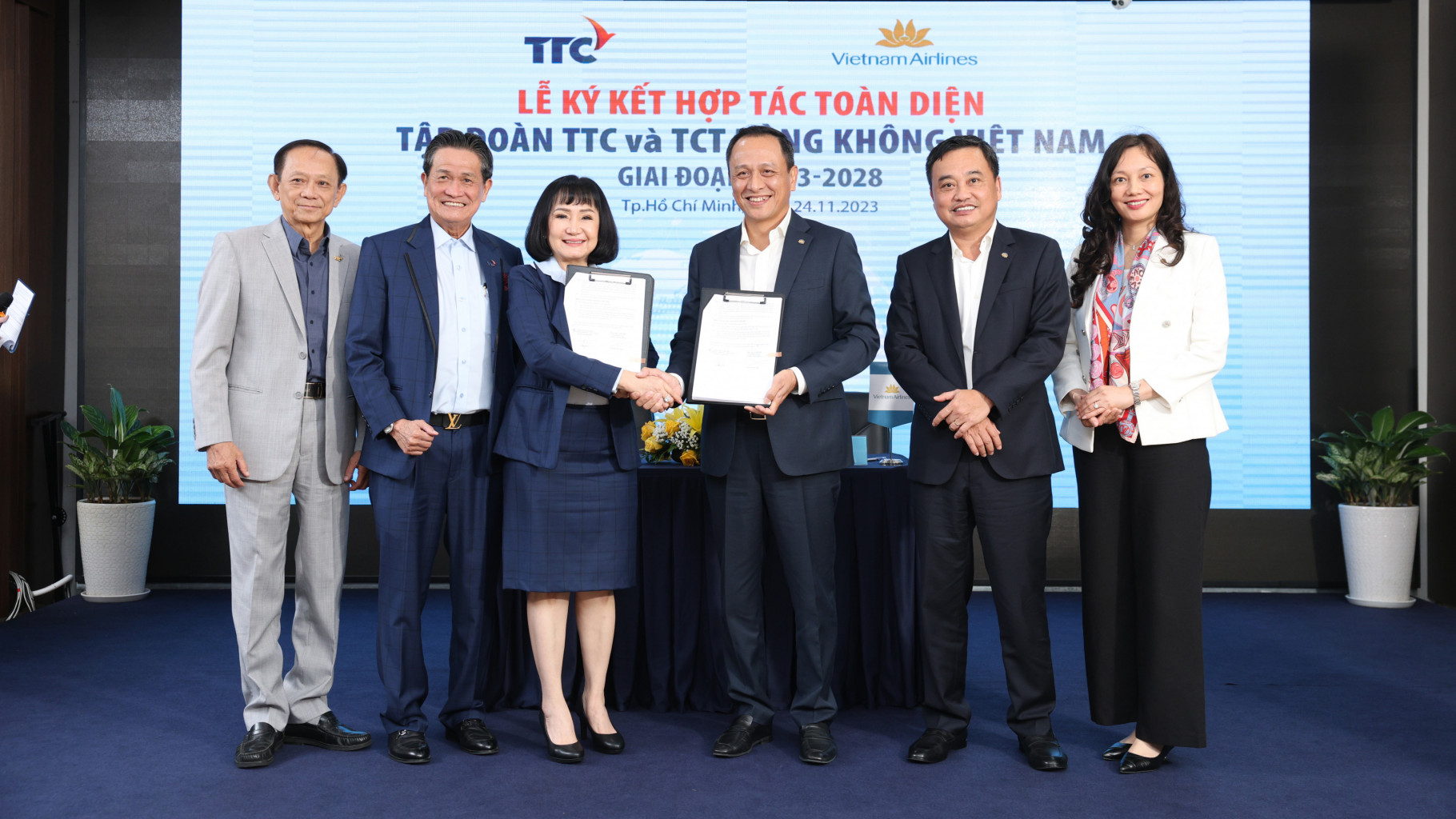 Vietnam Airlines và Tập đoàn TTC ký kết hợp tác toàn diện Vietnam Airlines và Tập đoàn TTC ký kết hợp tác toàn diện